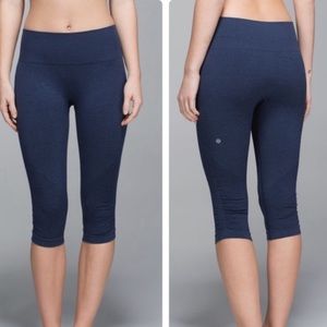 LULULEMON In The Flow Yoga Blue Capri Crop